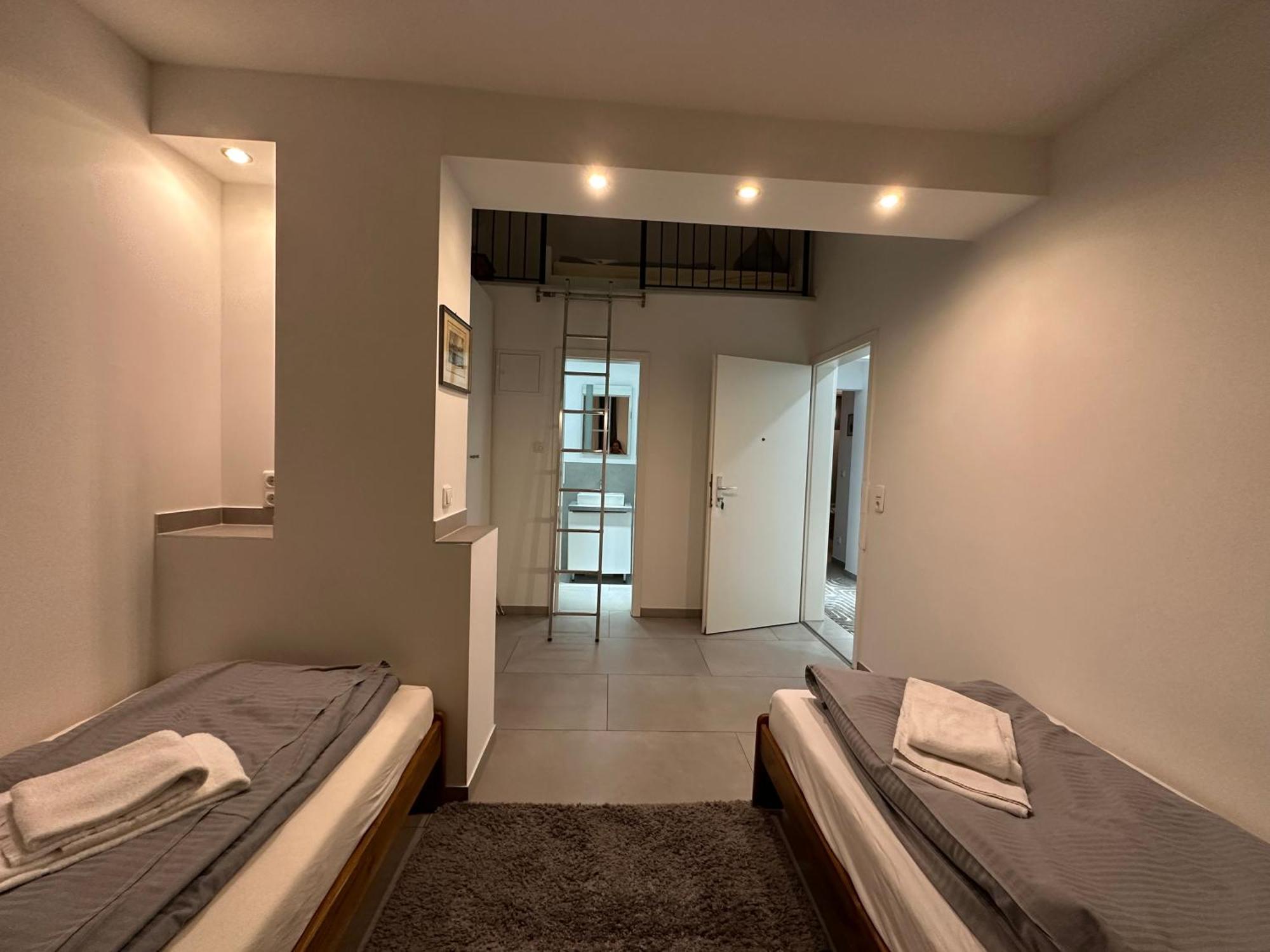 Estelada Boarding Houses - Bogenhausen Monaco di Baviera Esterno foto