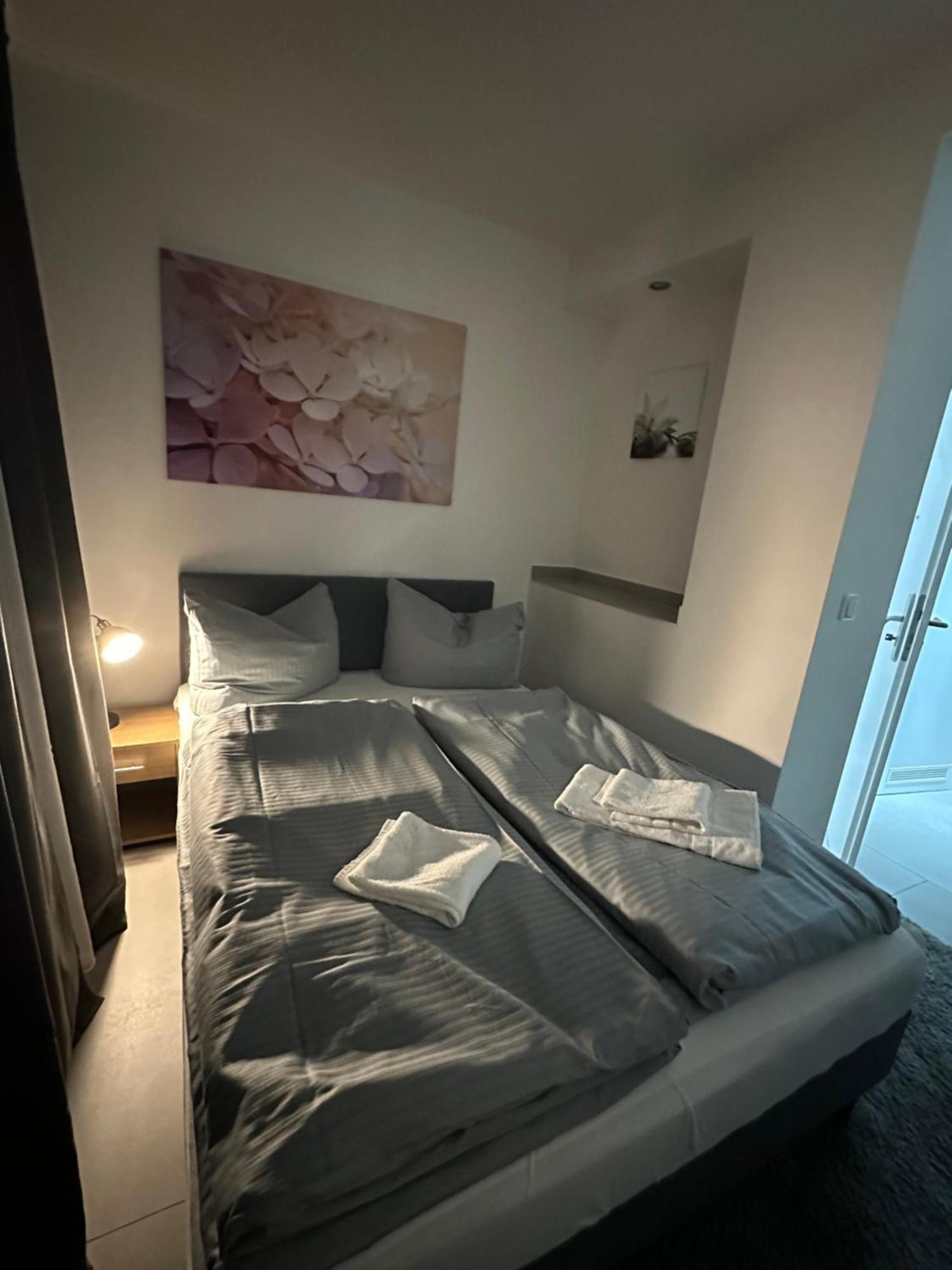 Estelada Boarding Houses - Bogenhausen Monaco di Baviera Esterno foto