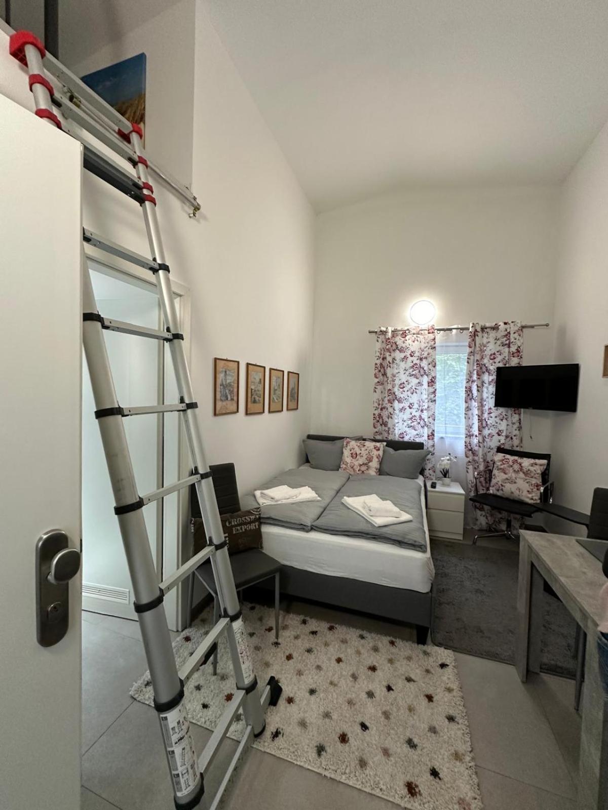 Estelada Boarding Houses - Bogenhausen Monaco di Baviera Esterno foto