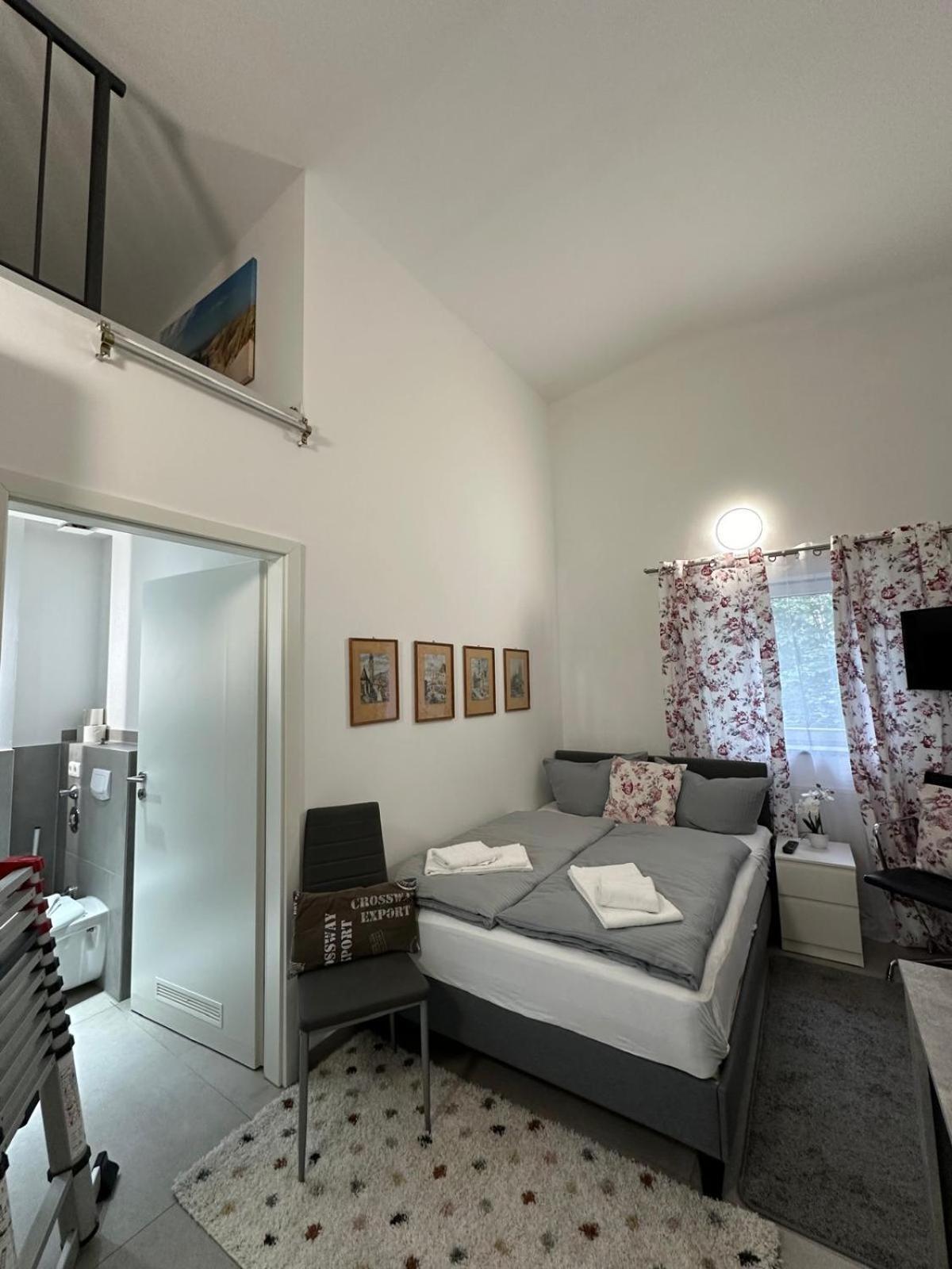 Estelada Boarding Houses - Bogenhausen Monaco di Baviera Esterno foto