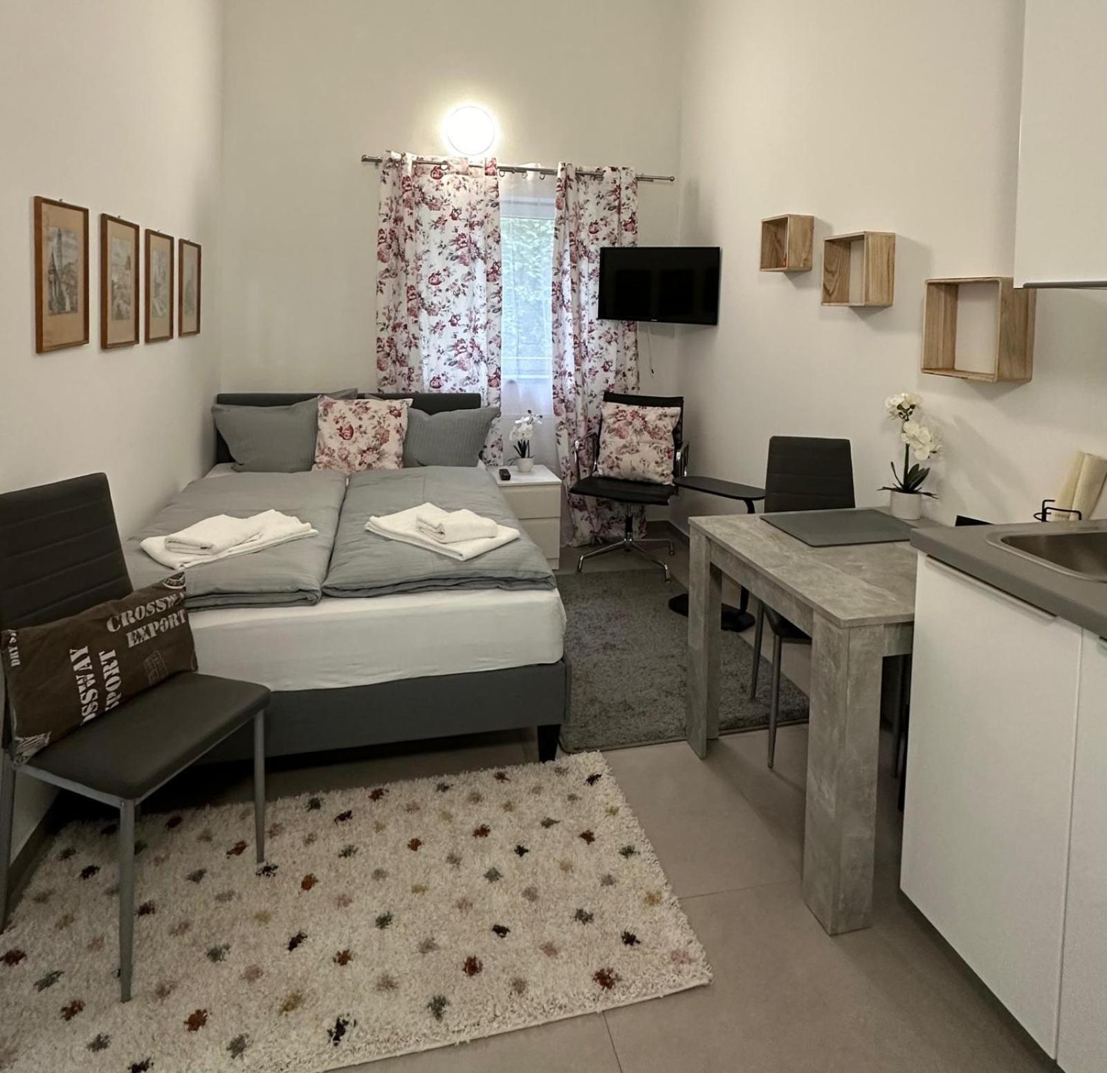 Estelada Boarding Houses - Bogenhausen Monaco di Baviera Esterno foto